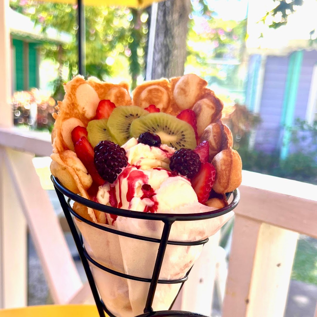 Life Is Sweet: appetizing photo of served dessert