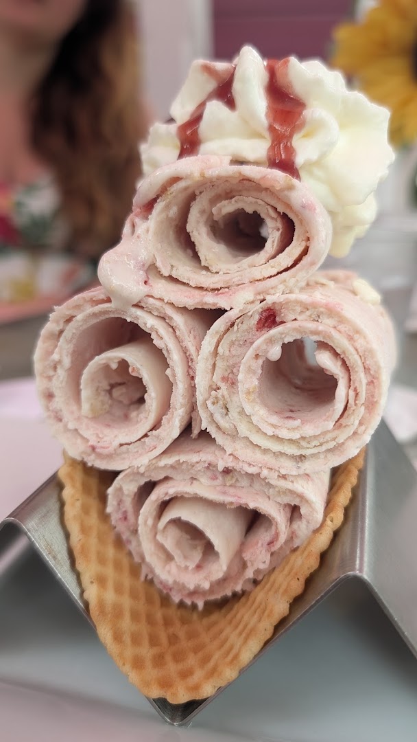 Life Is Sweet: appetizing photo of rolled ice-cream