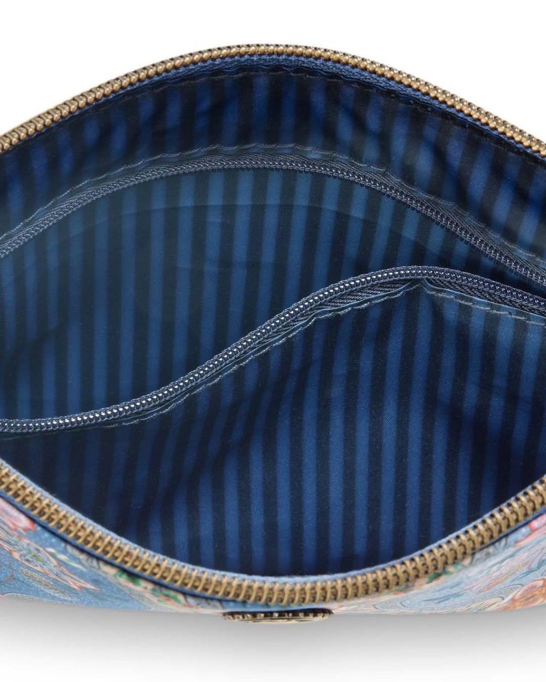 Luxury Exchange: clear product photo of merchandise