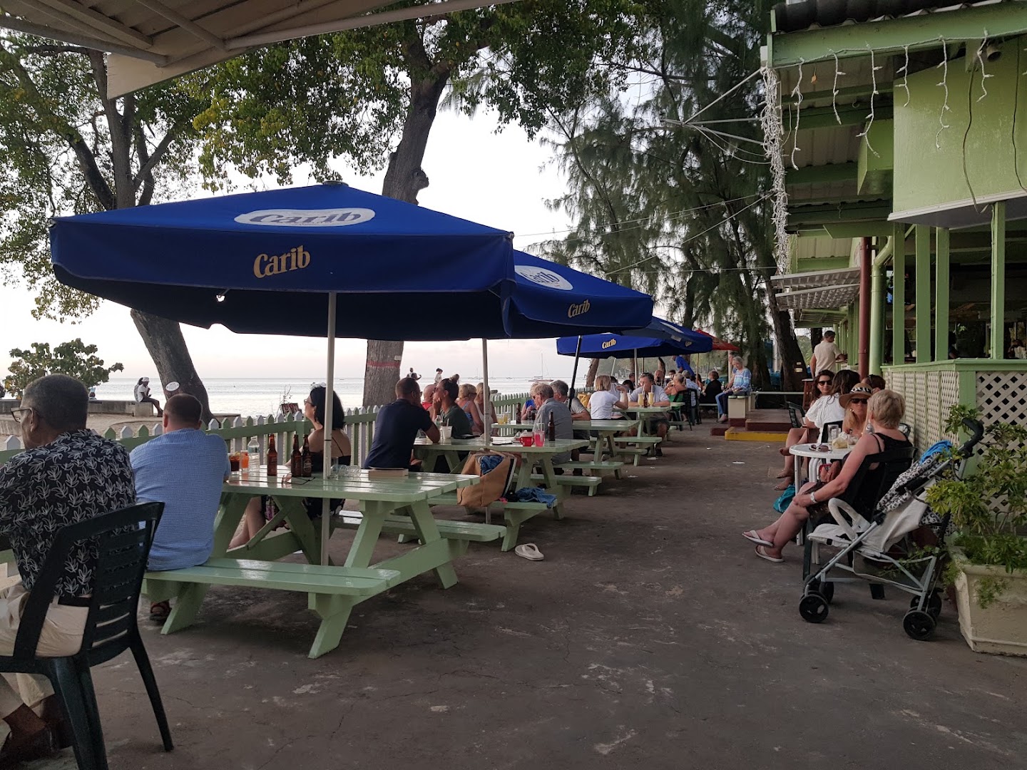 Surfside Restaurant & Bar: inviting restaurant terrace atmosphere