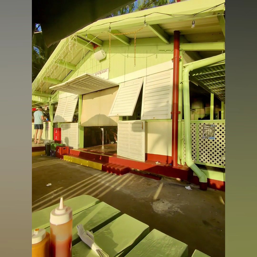 Surfside Restaurant & Bar: clear view of restaurant exterior