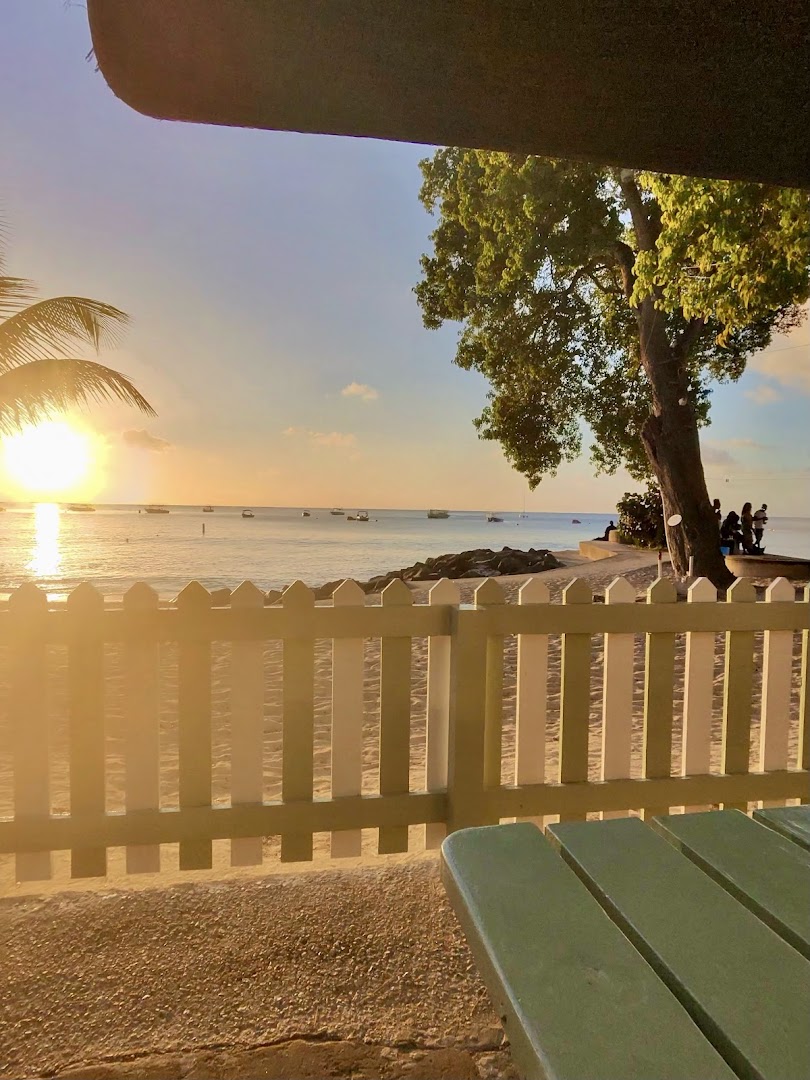 Surfside Restaurant & Bar: beautiful atmosphere and scenic view