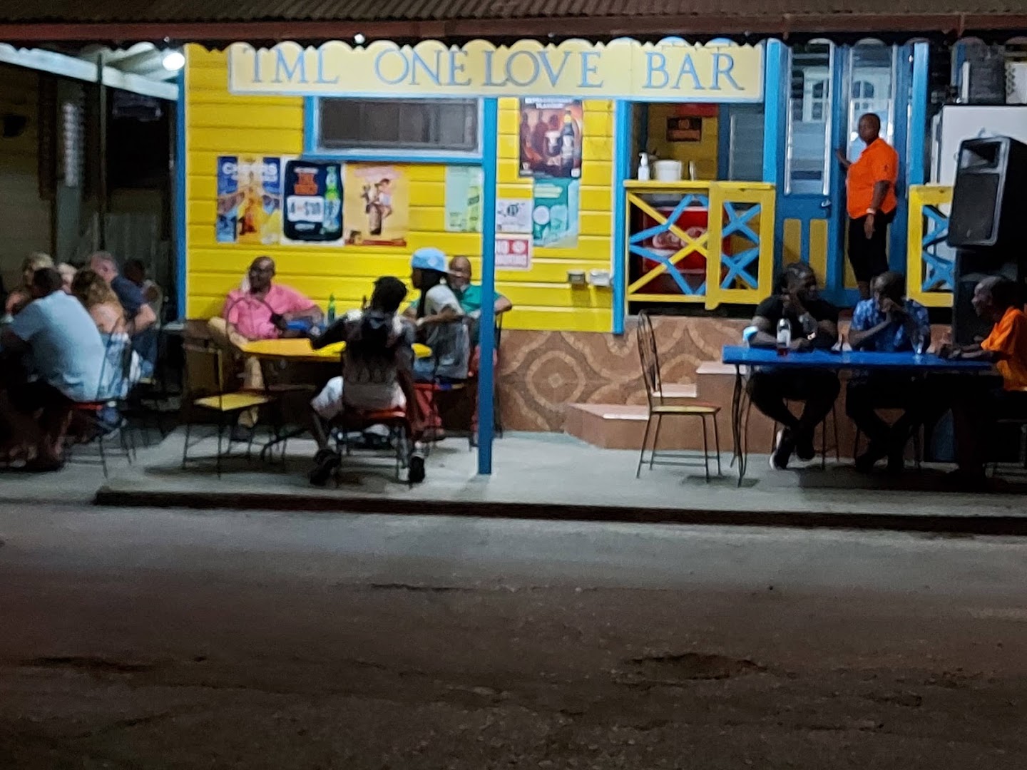 TML One Love Bar: lively bar atmosphere