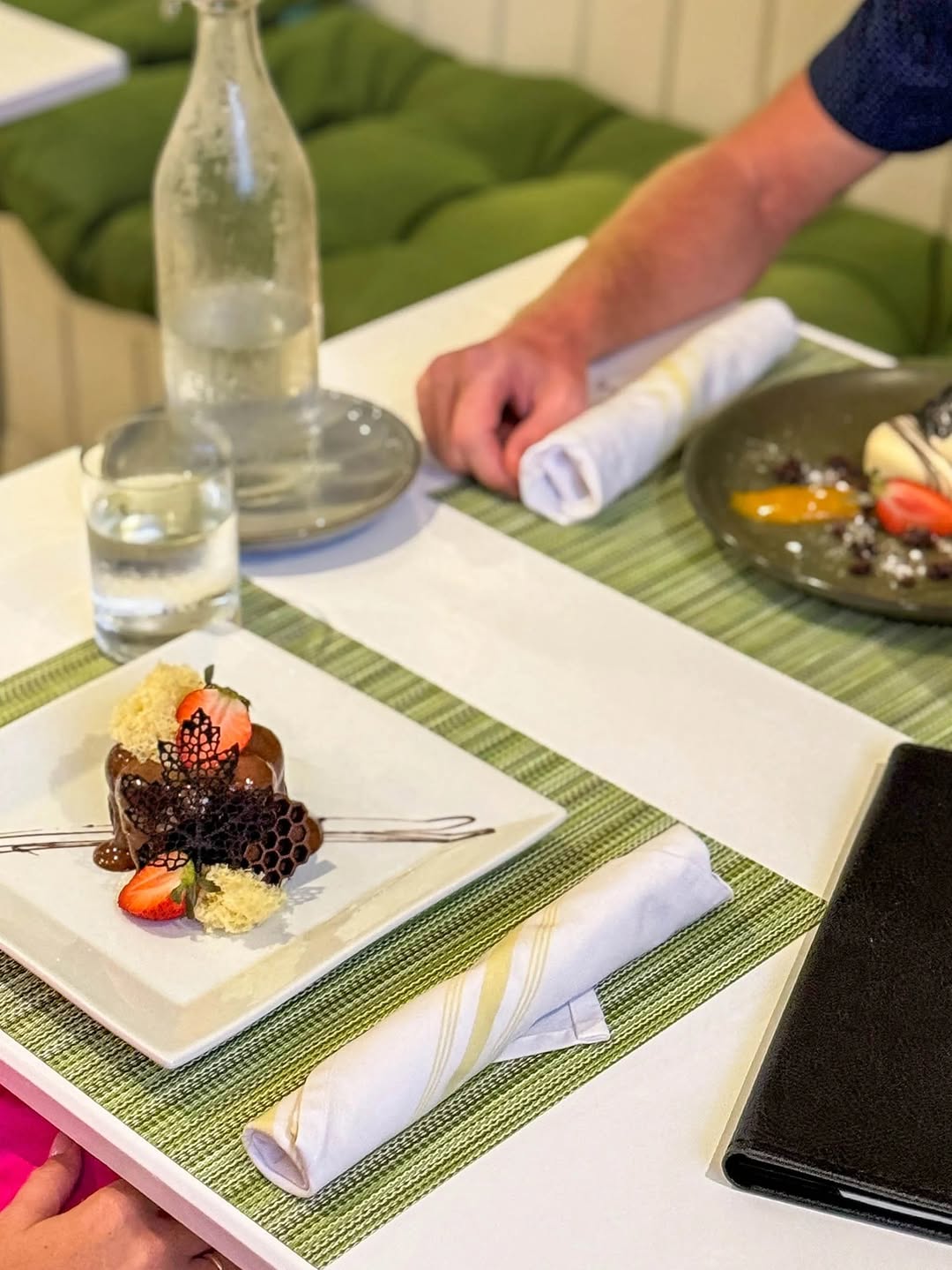 Driftwood Restaurant & Bar: appetizing food presentation and atmosphere