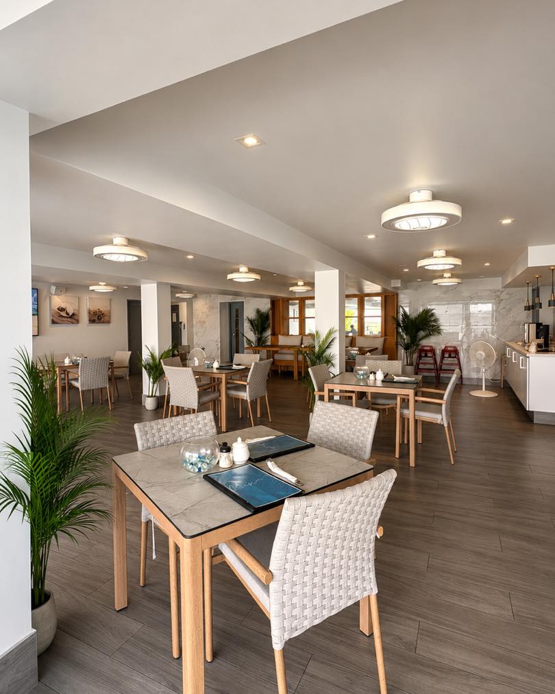 Tropical Mist Bar & Restaurant: professional, clean, inviting restaurant interior