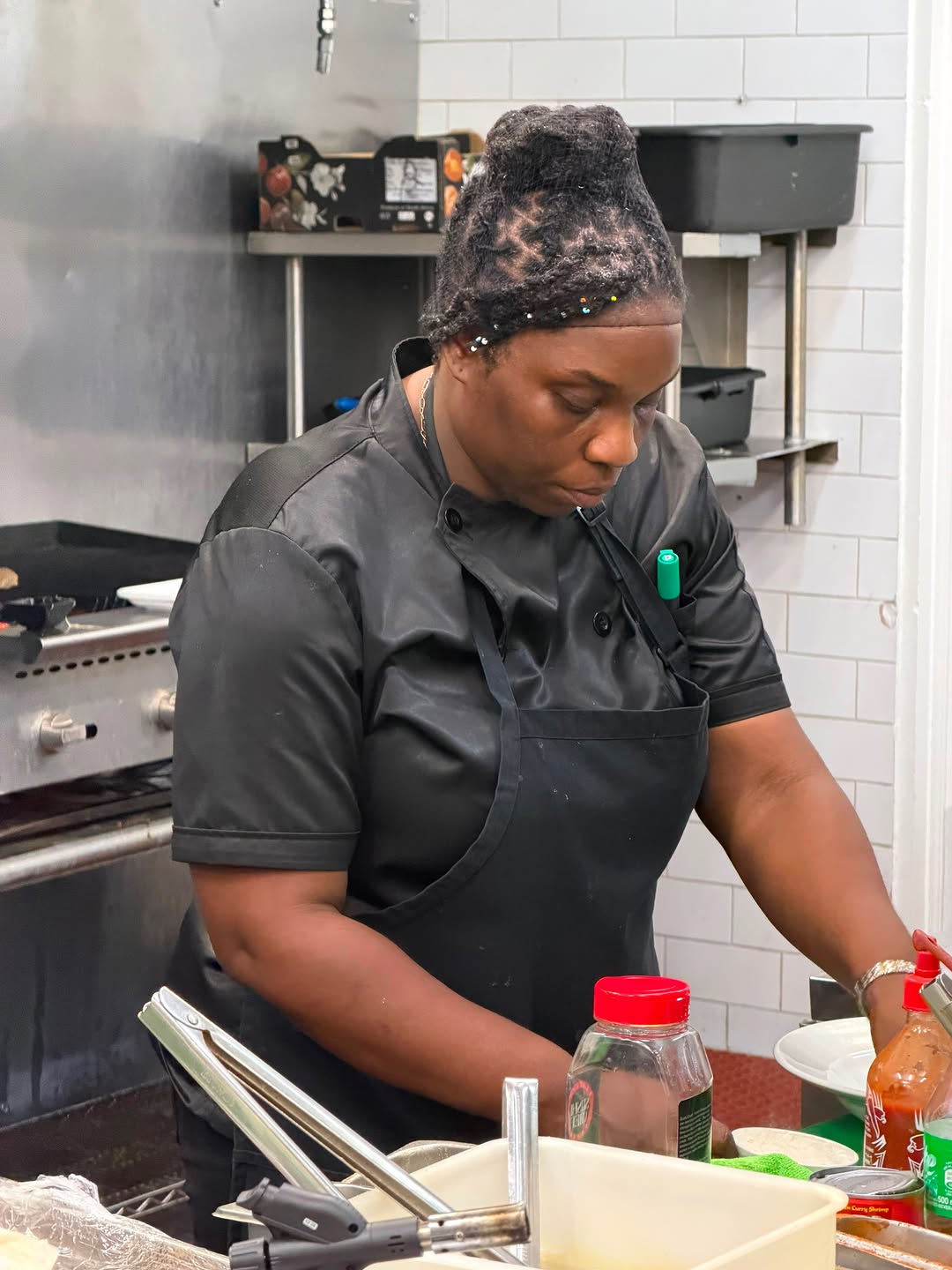 Primo Bar & Bistro: professional photo of staff cooking
