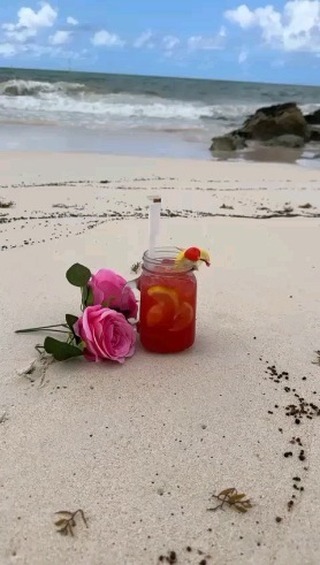 Sea Grape Bar and Restaurant: appealing drink photo on beach