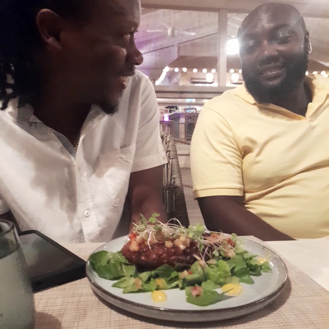 Sand Street Bistro: happy customers and food