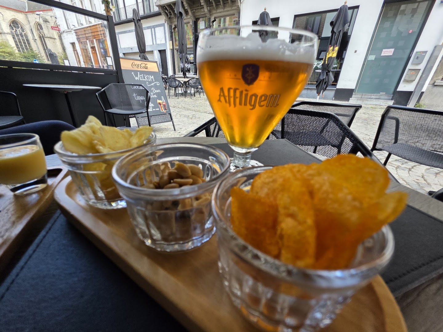 Apropo: appealing shot of bar snacks