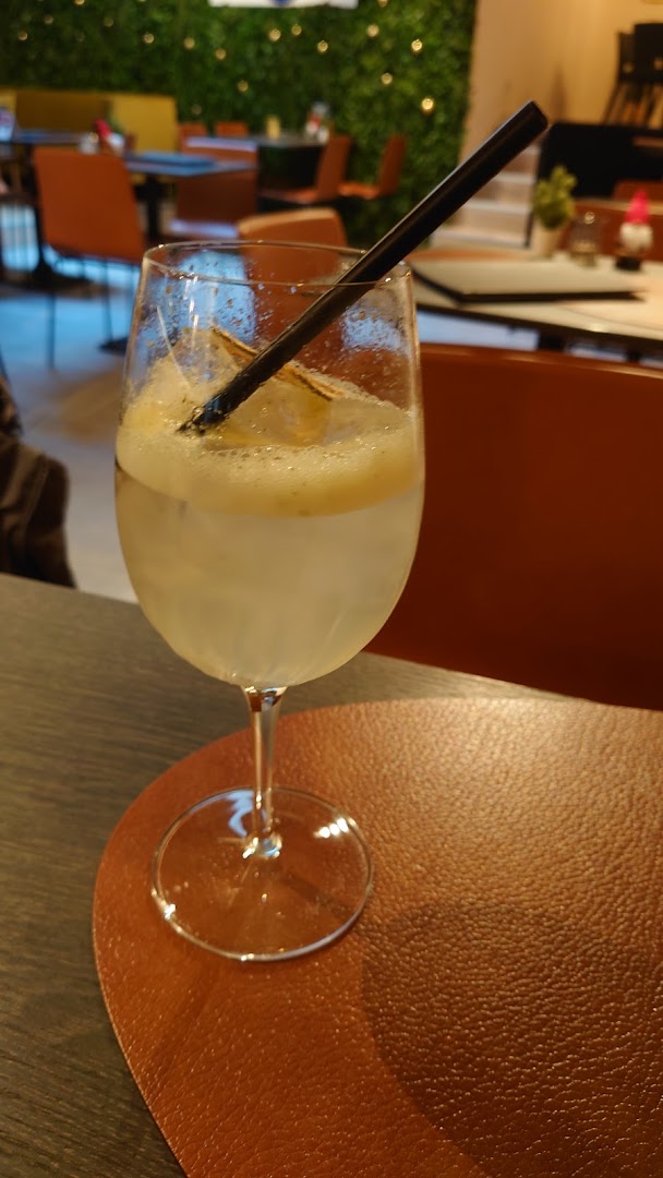 Apropo: clear photo of bar drink