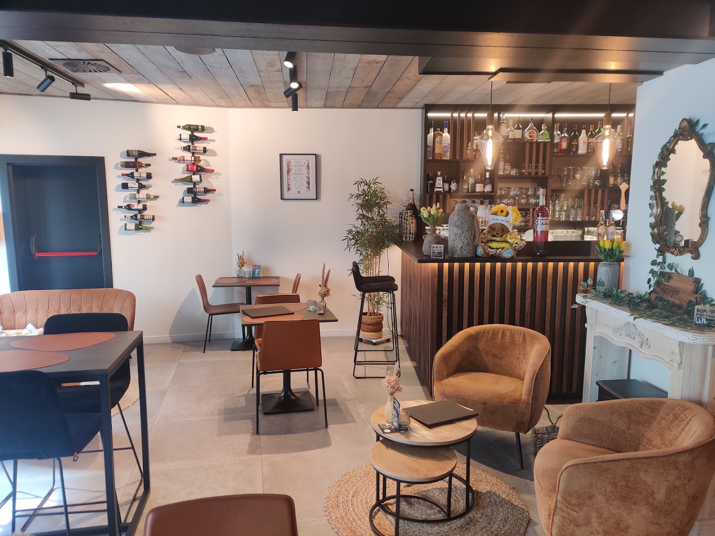 Apropo: clear, inviting interior atmosphere