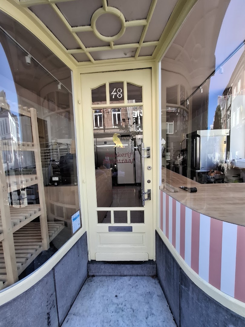 Bakkerij Nachtraaf: clear storefront photo of shop