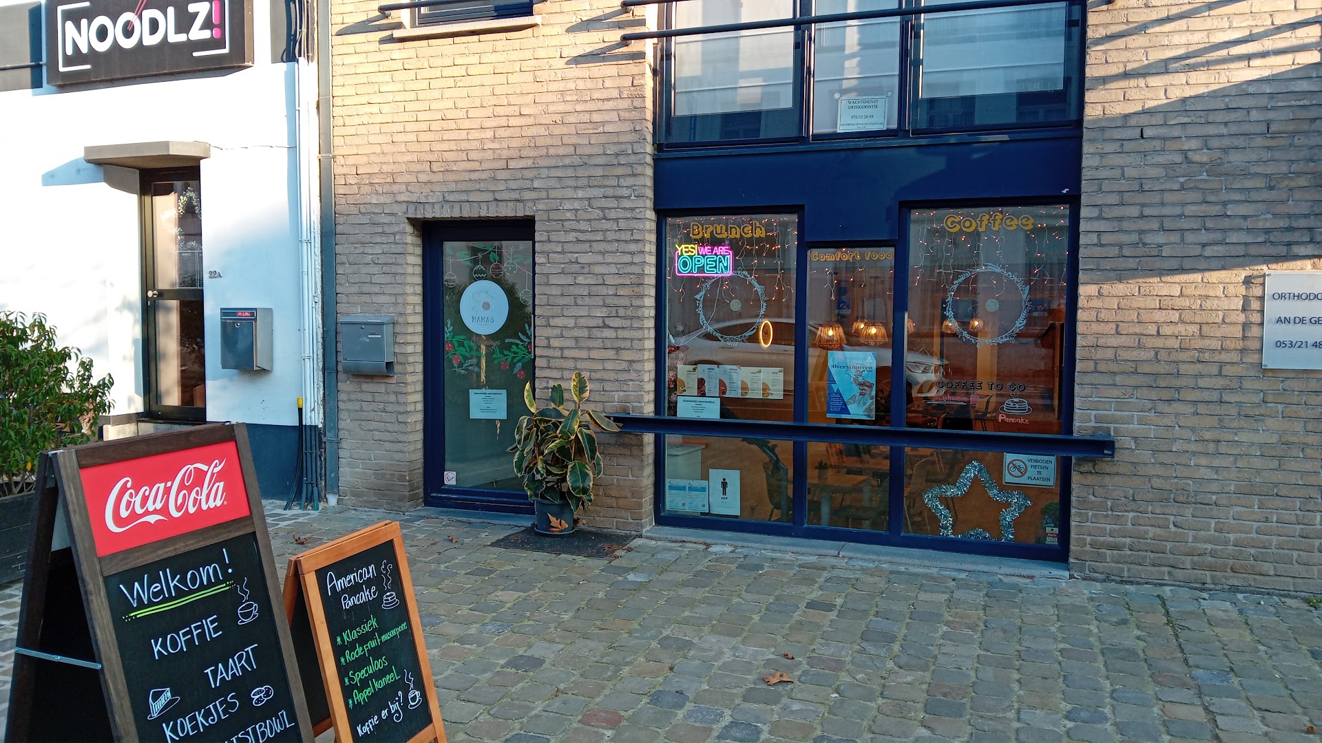 Mamas Coffee & Co: clear exterior shot of venue
