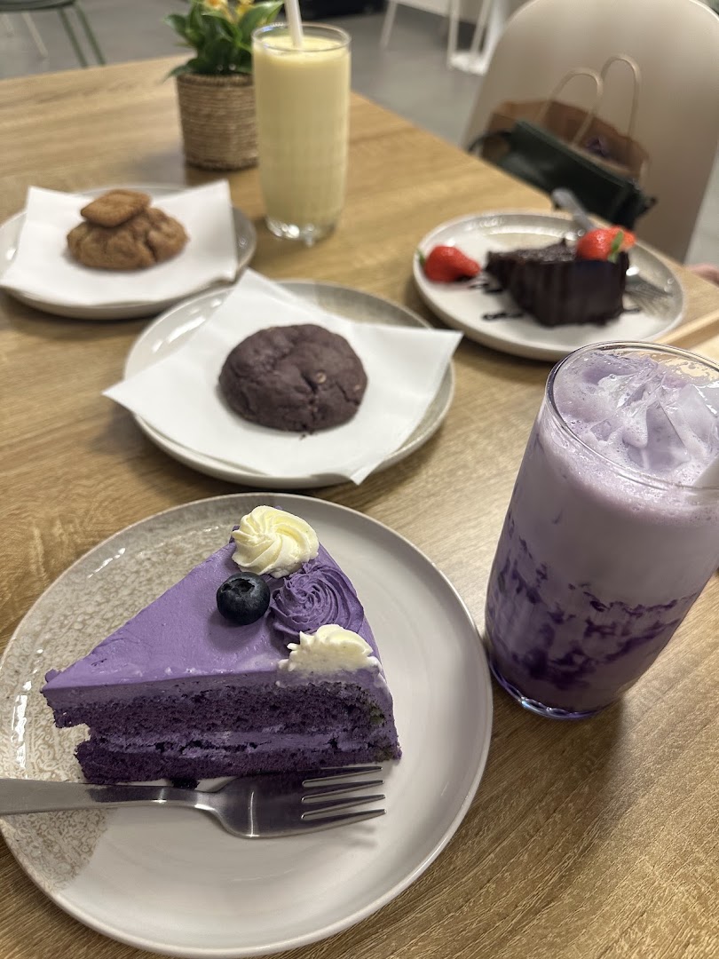 Mamas Coffee & Co: appetizing food and drink display