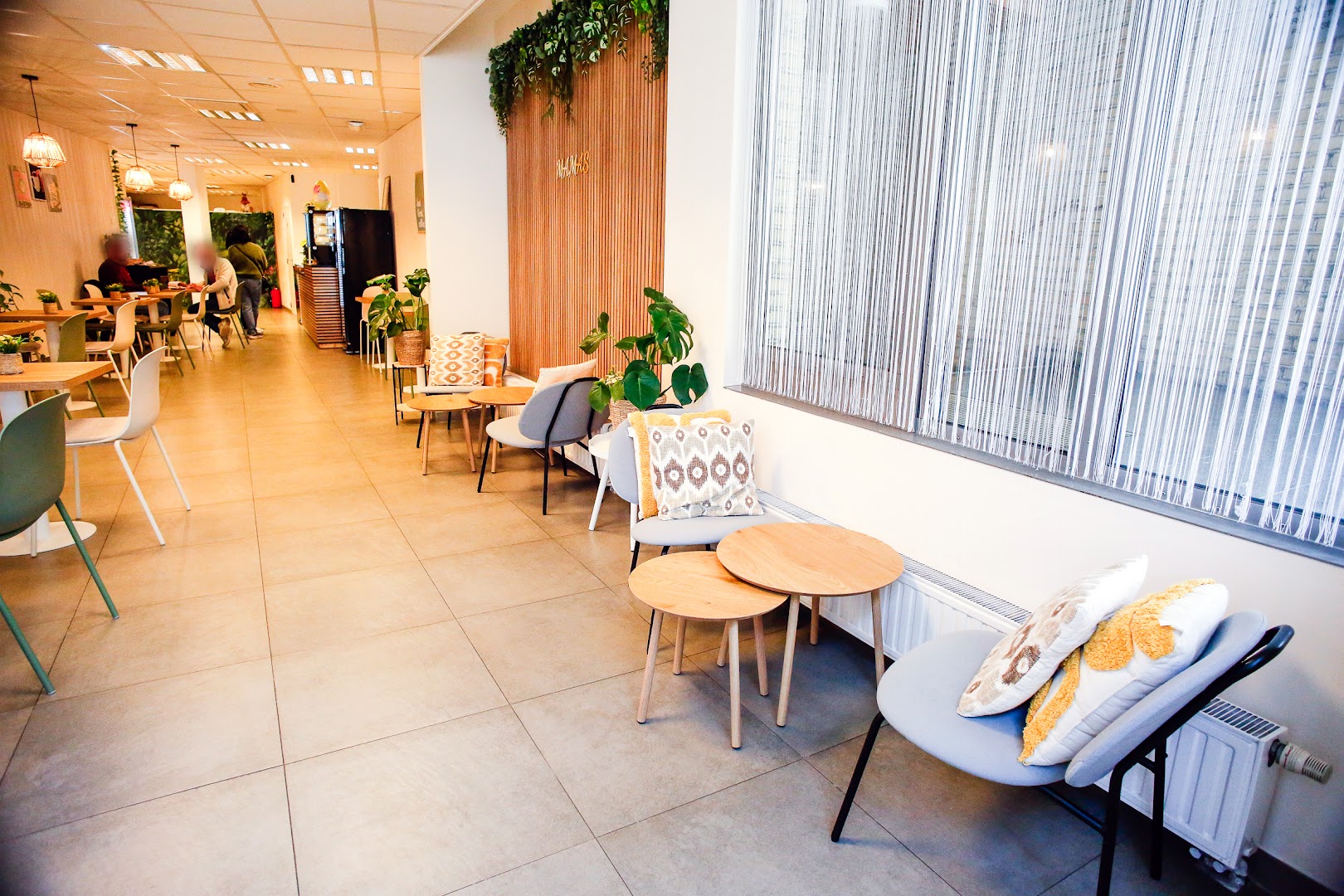 Mamas Coffee & Co: clear, inviting interior atmosphere