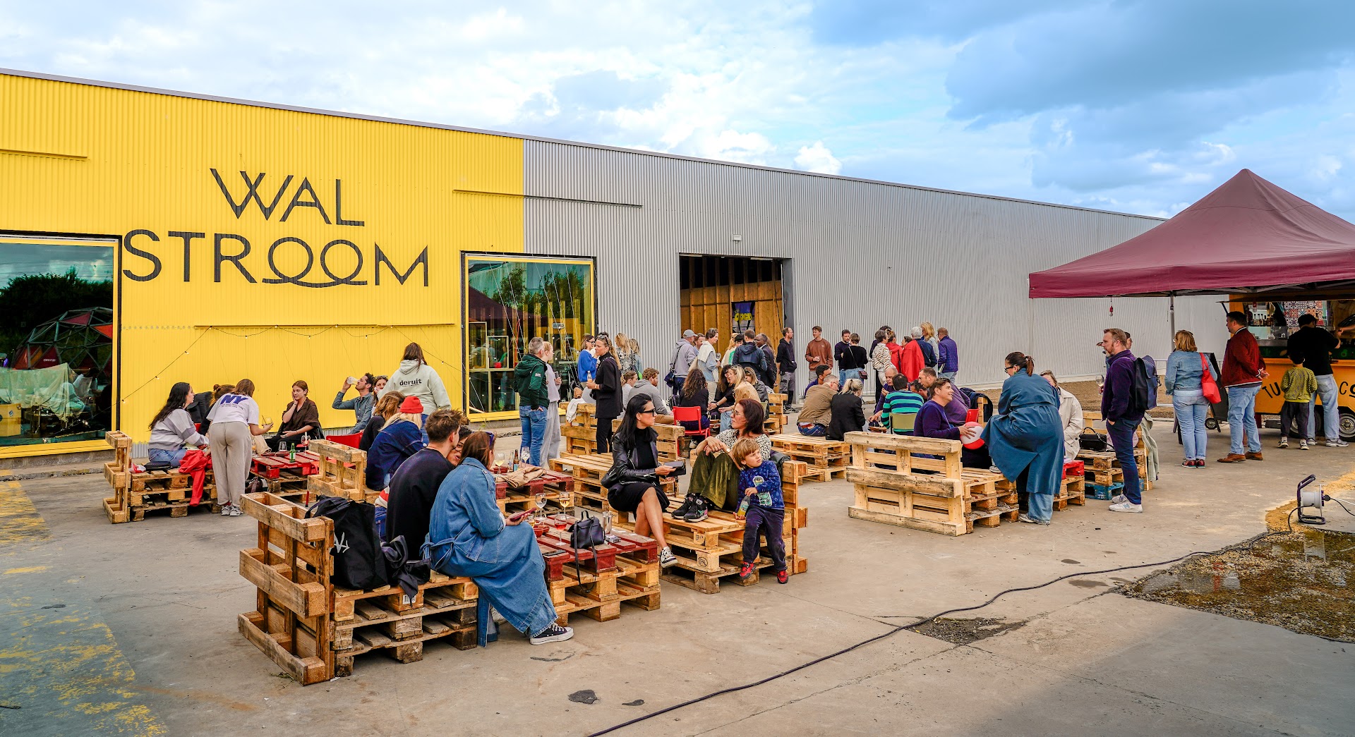 Walstroom: venue atmosphere and exterior