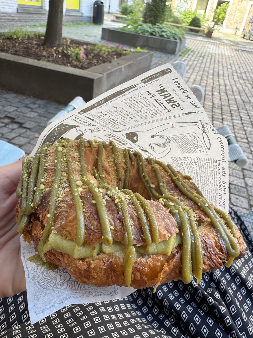 August: appetizing photo of restaurant food