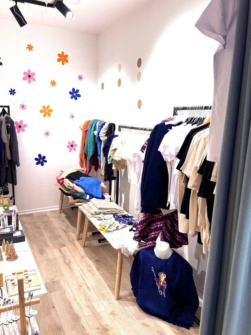 Boutique Ensemble: clear view of shop interior