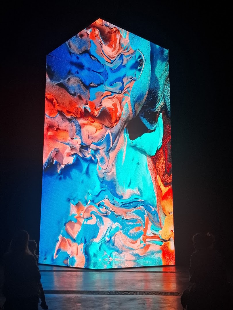 BRUSK: engaging exhibition art installation