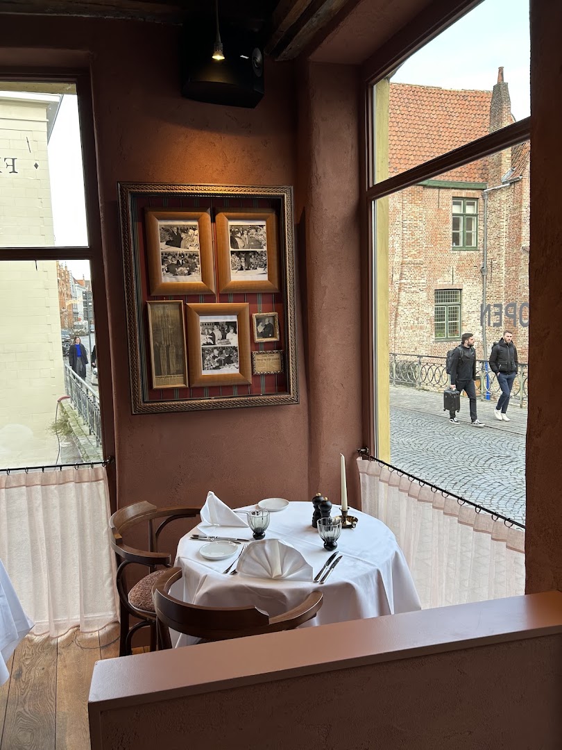Freddy's by Kok au Vin: inviting restaurant interior atmosphere