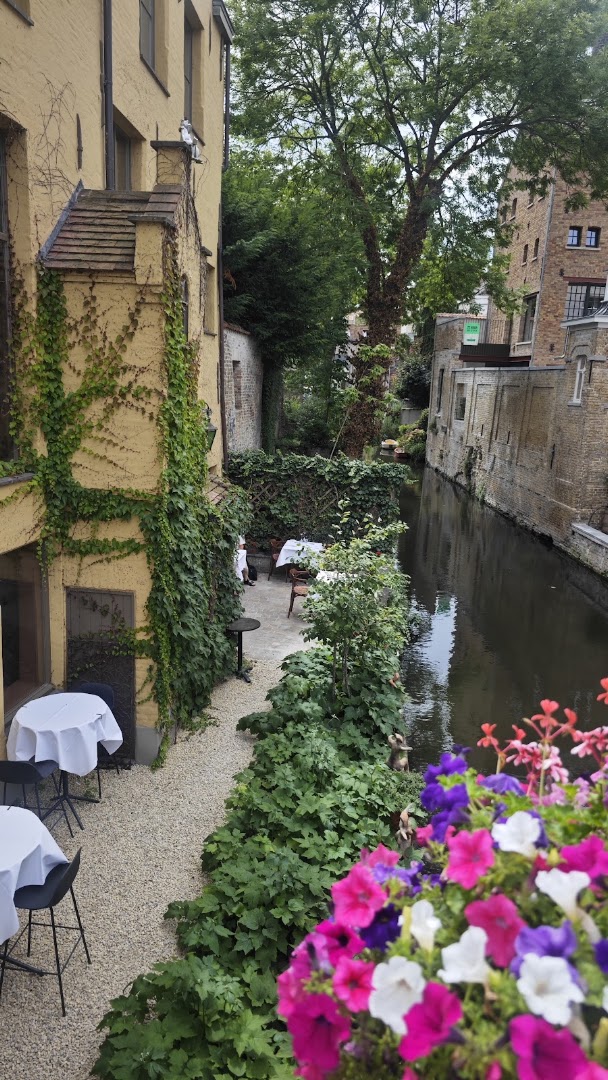 Freddy's by Kok au Vin: beautiful terrace view of canal