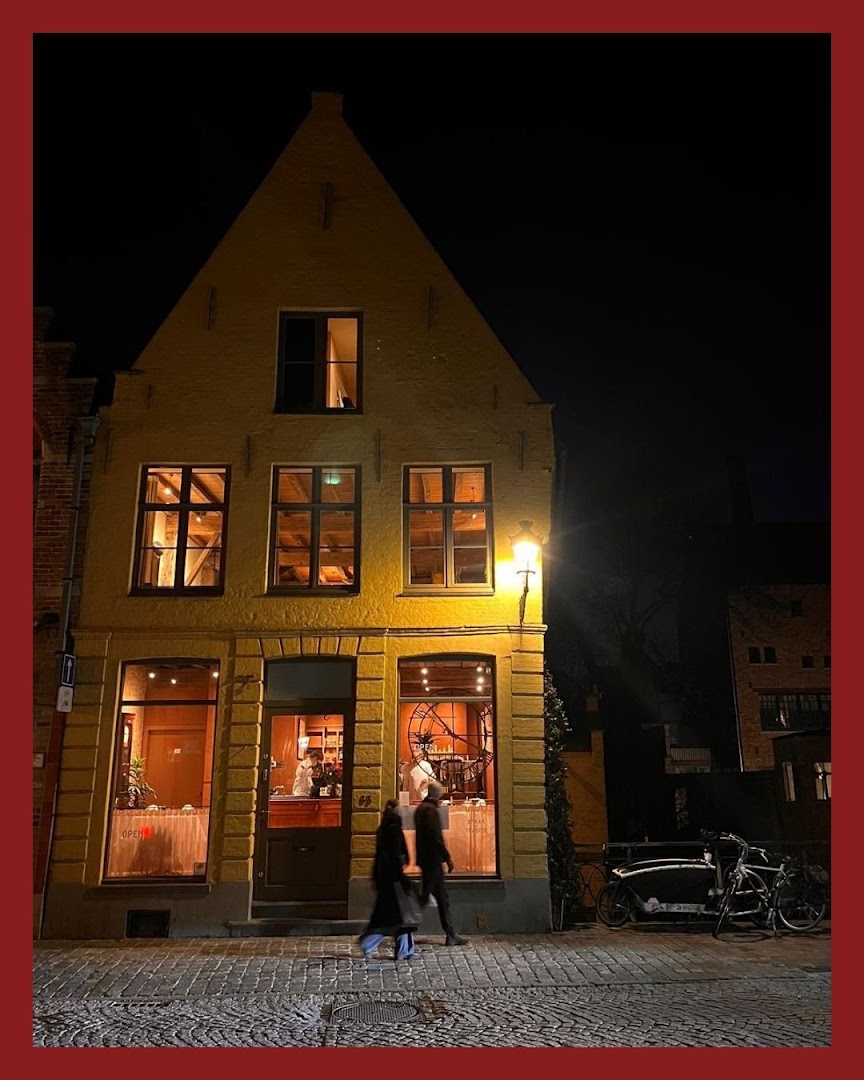 Freddy's by Kok au Vin: attractive exterior night shot