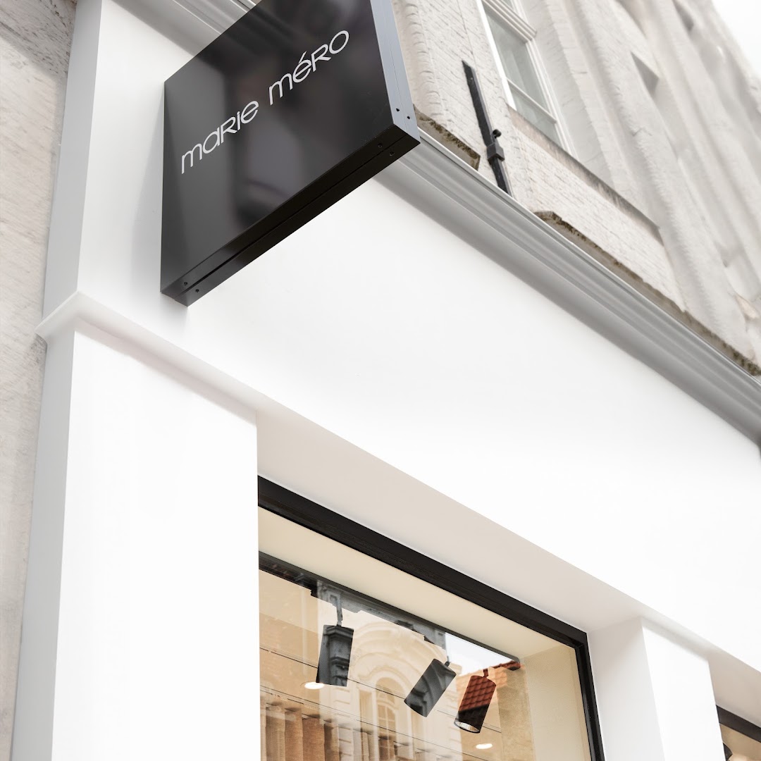 Marie Méro: clear professional storefront photo