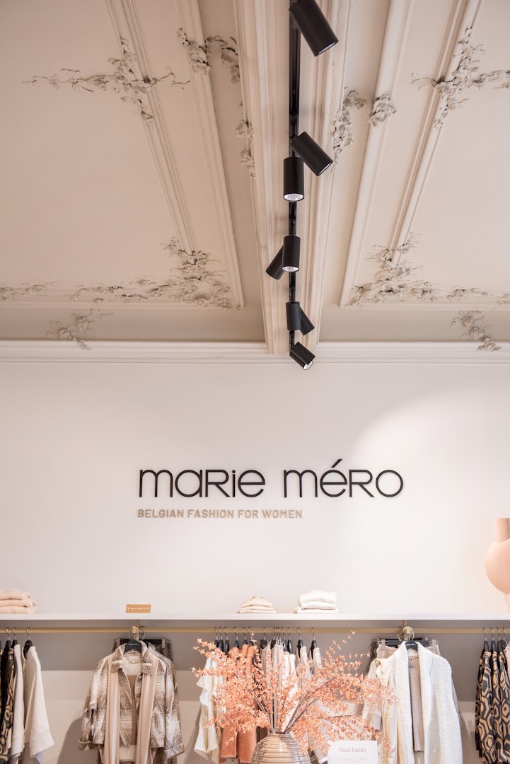 Marie Méro: professional interior shop display photo