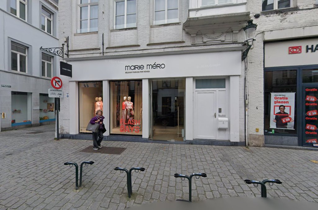 Marie Méro: clear storefront photo of shop