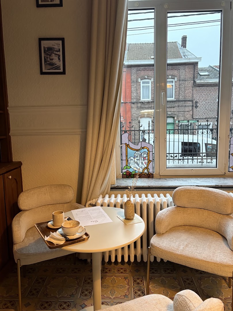 Café Vela: inviting and professional interior shot