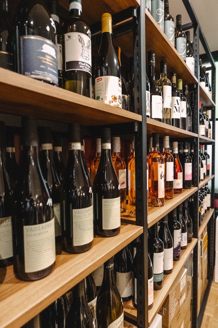 VinoVibes: high quality wine display photo