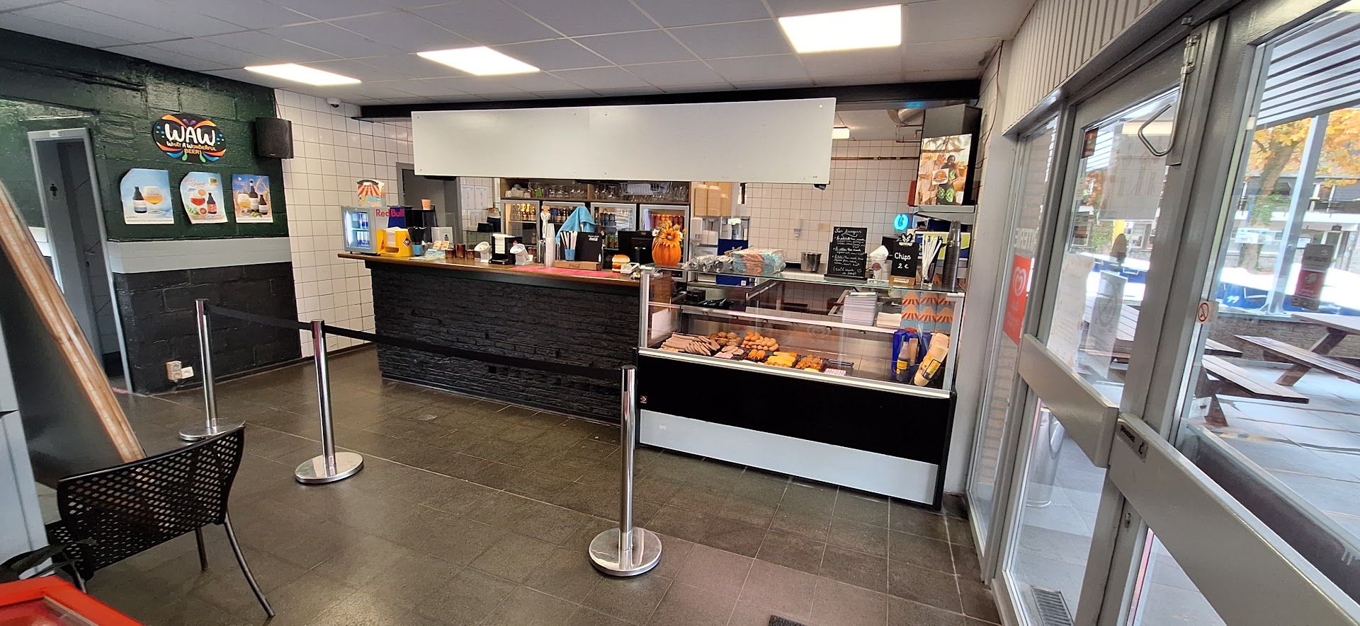 La Phine Frite: clear view of restaurant interior