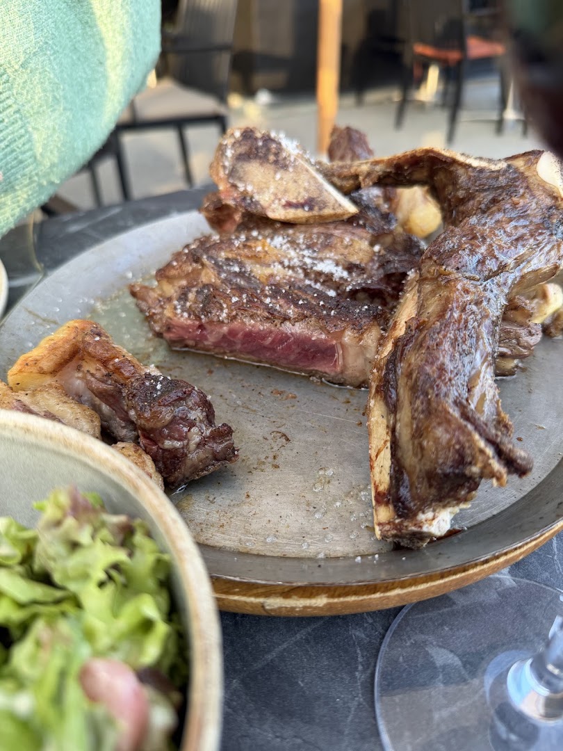 Anodin: appetizing photo of served food