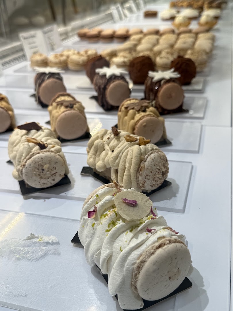 Leyla Pâtisserie Fine: appetizing display of fresh pastries