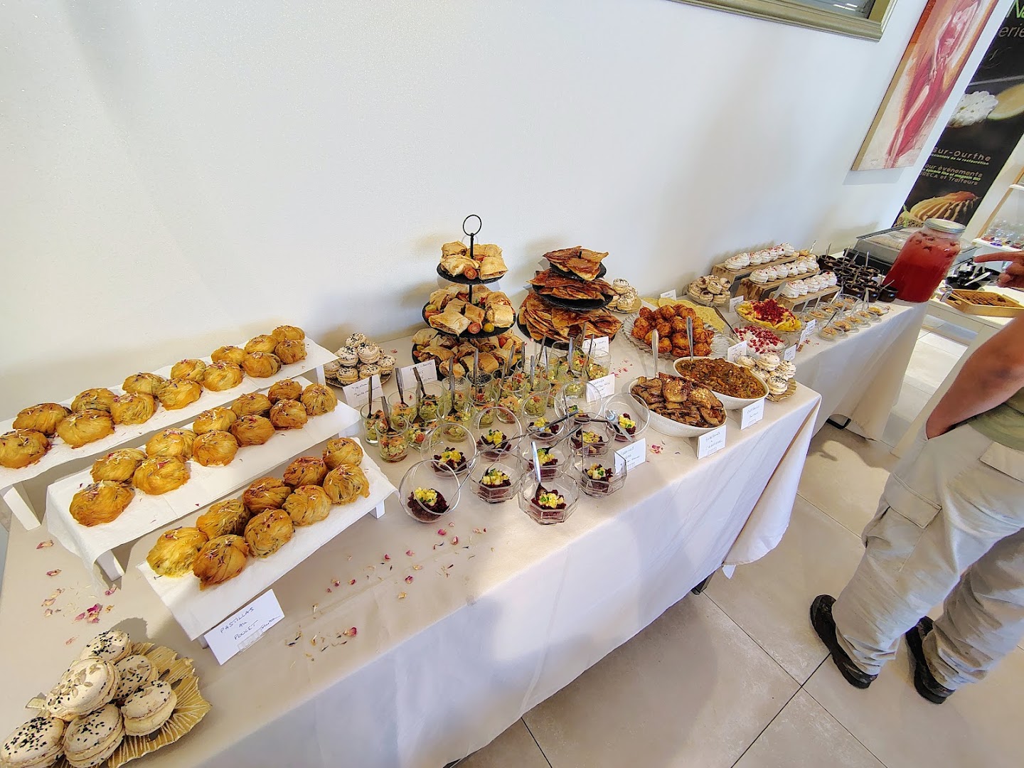 Leyla Pâtisserie Fine: appetizing display of breakfast food
