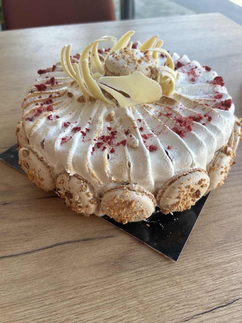 Leyla Pâtisserie Fine: appetizing photo of a cake