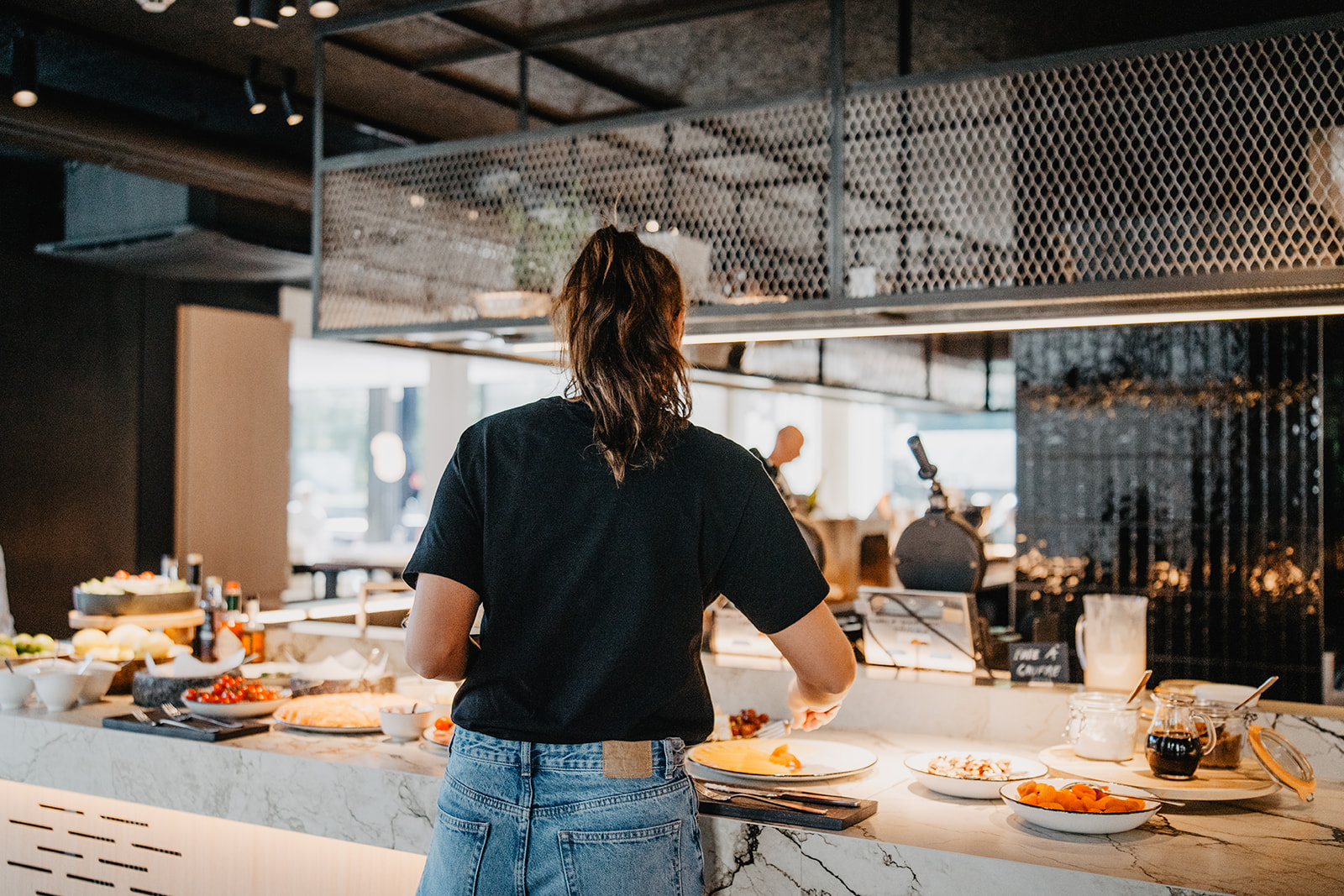 L'Orangerie: professional shot of breakfast service
