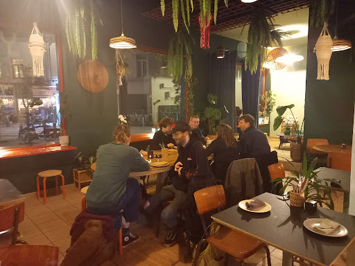 Yusu: inviting restaurant atmosphere