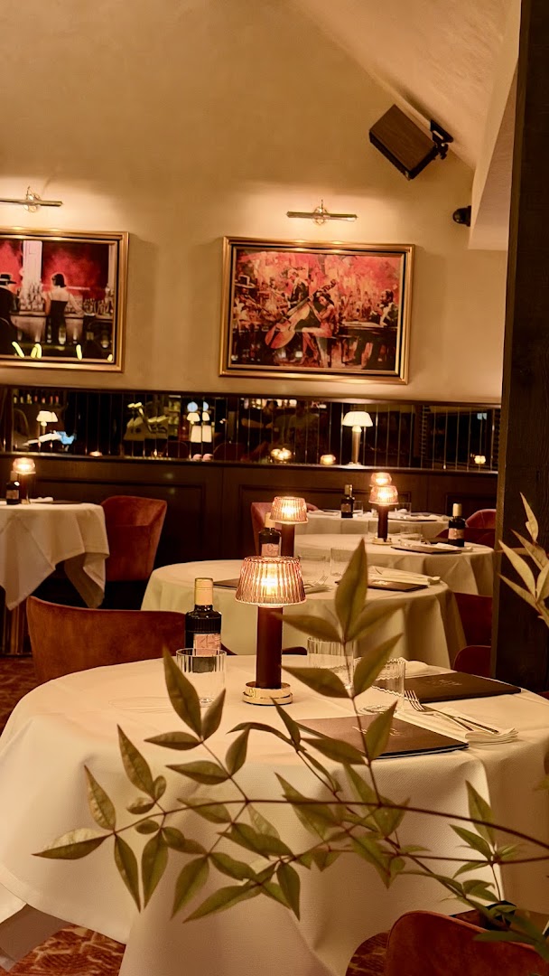 Alta Bar & Osteria: inviting atmosphere and professional composition