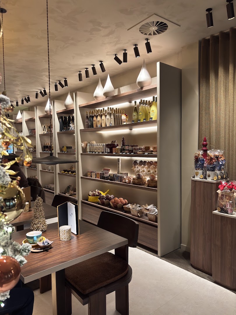 Baron Bonbon: attractive, professional interior shot