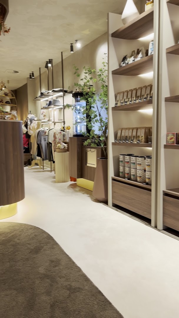 Baron Bonbon: clean and inviting interior shot