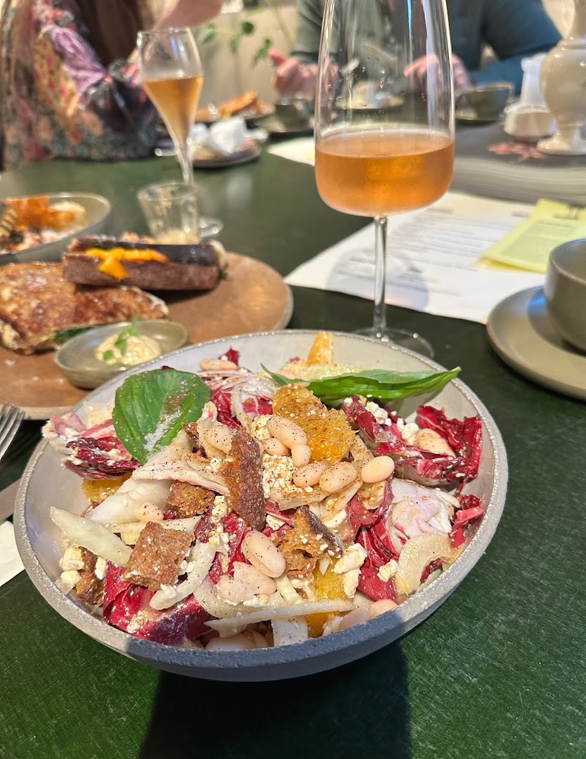Brousse Table by Elien: appetizing food and drink presentation