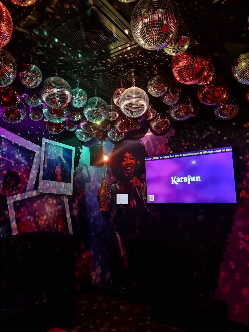 Cargo: vibrant bar atmosphere