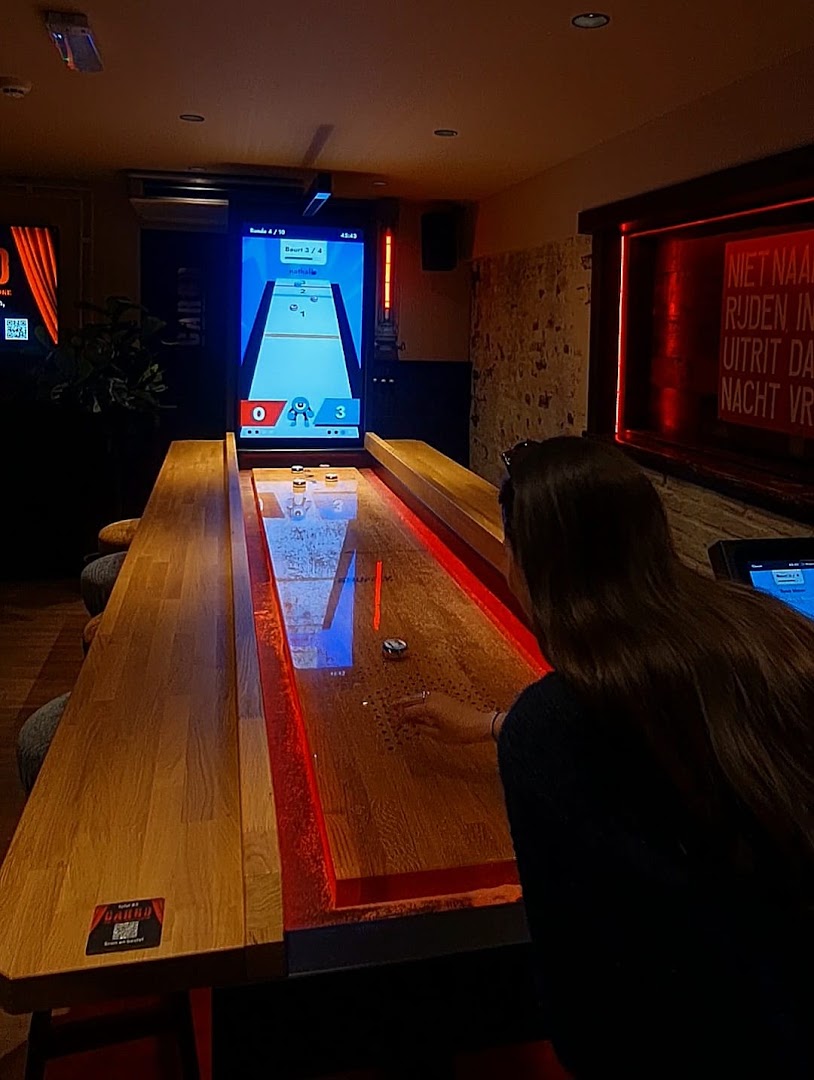 Cargo: venue atmosphere and activity