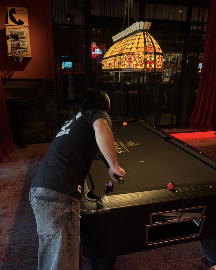 Cargo: venue atmosphere and activity