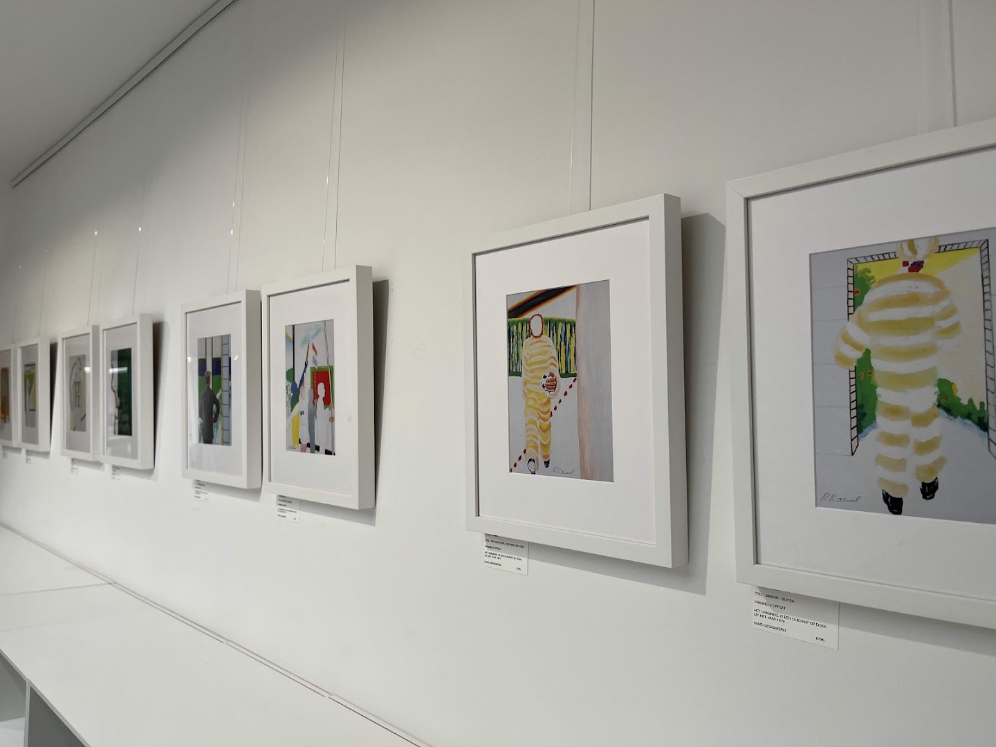 Cult-X House of Art: clear display of gallery exhibition
