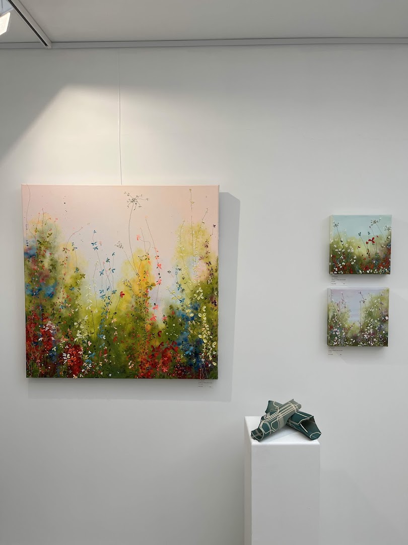 Cult-X House of Art: clear display of gallery artwork