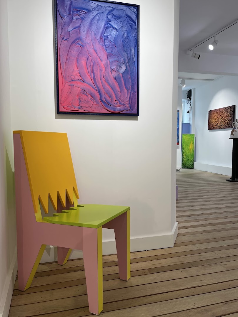 Cult-X House of Art: gallery interior and art