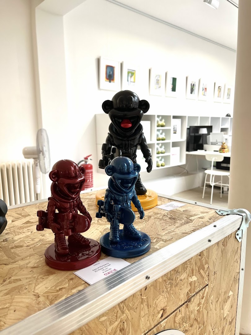Cult-X House of Art: clear photo of gallery exhibition