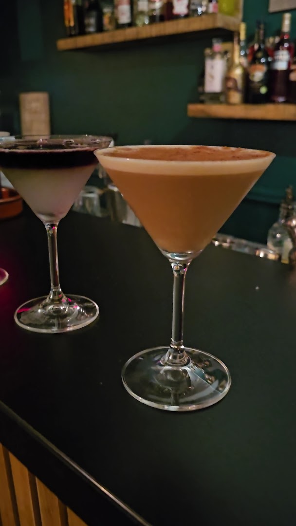 Libre 21: appetizing photo of bar drinks
